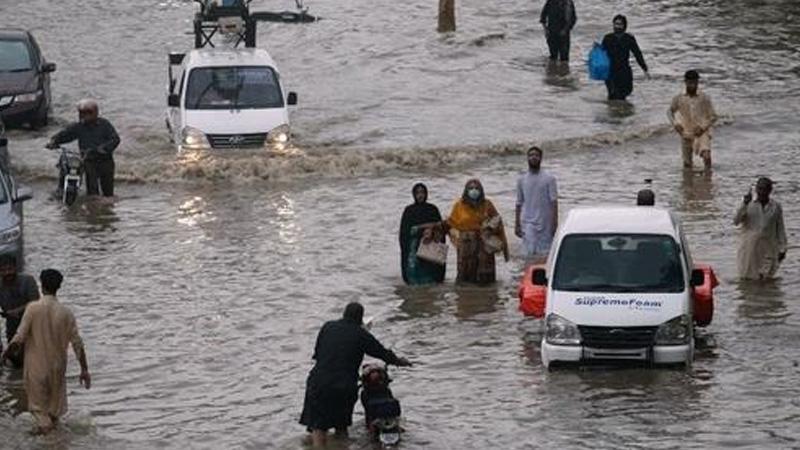 کراچی میں بارش سے شہر کےنشیبی علاقے زیرآب، اربن فلڈنگ کا خدشہ