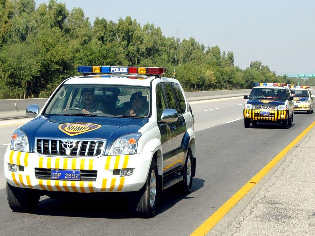 موٹروے ایڈیشنل آئی جی کی گاڑی پر فائرنگ، بھائی جاں بحق