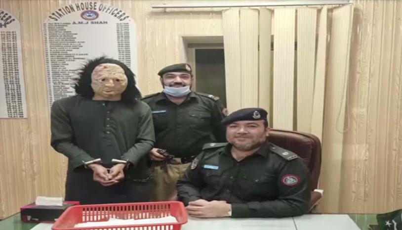 ڈراؤنا ماسک پہن کر شہریوں میں خوف وہراس پھیلانے والا شخص گرفتار