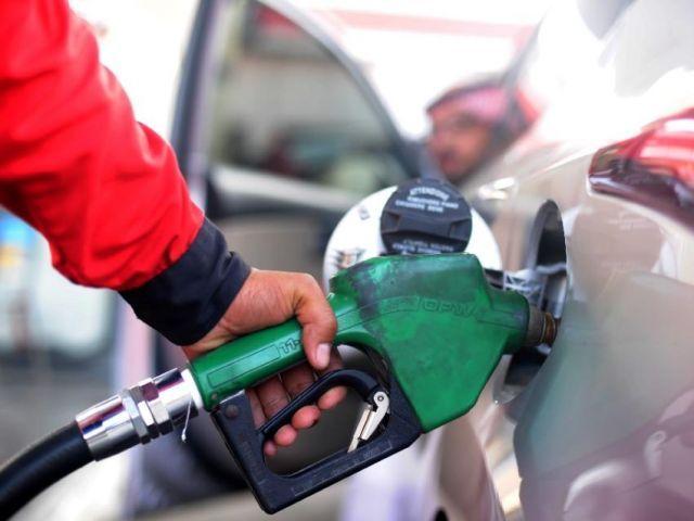 حکومت کا پٹرولیم مصنوعات کی قیمتوں میں ردو بدل کا فیصلہ