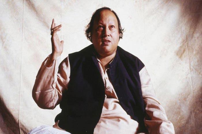 شہنشاہ قوال اُستاد نصرت فتح علی خان کو مداحوں سے بچھڑے 24 برس بیت گئے