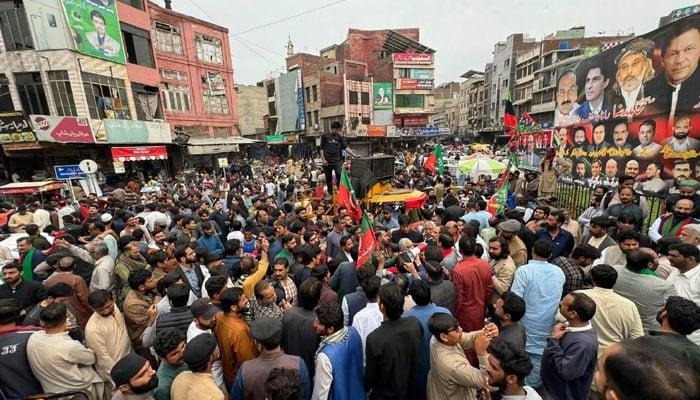 Police files case against PTI protestors