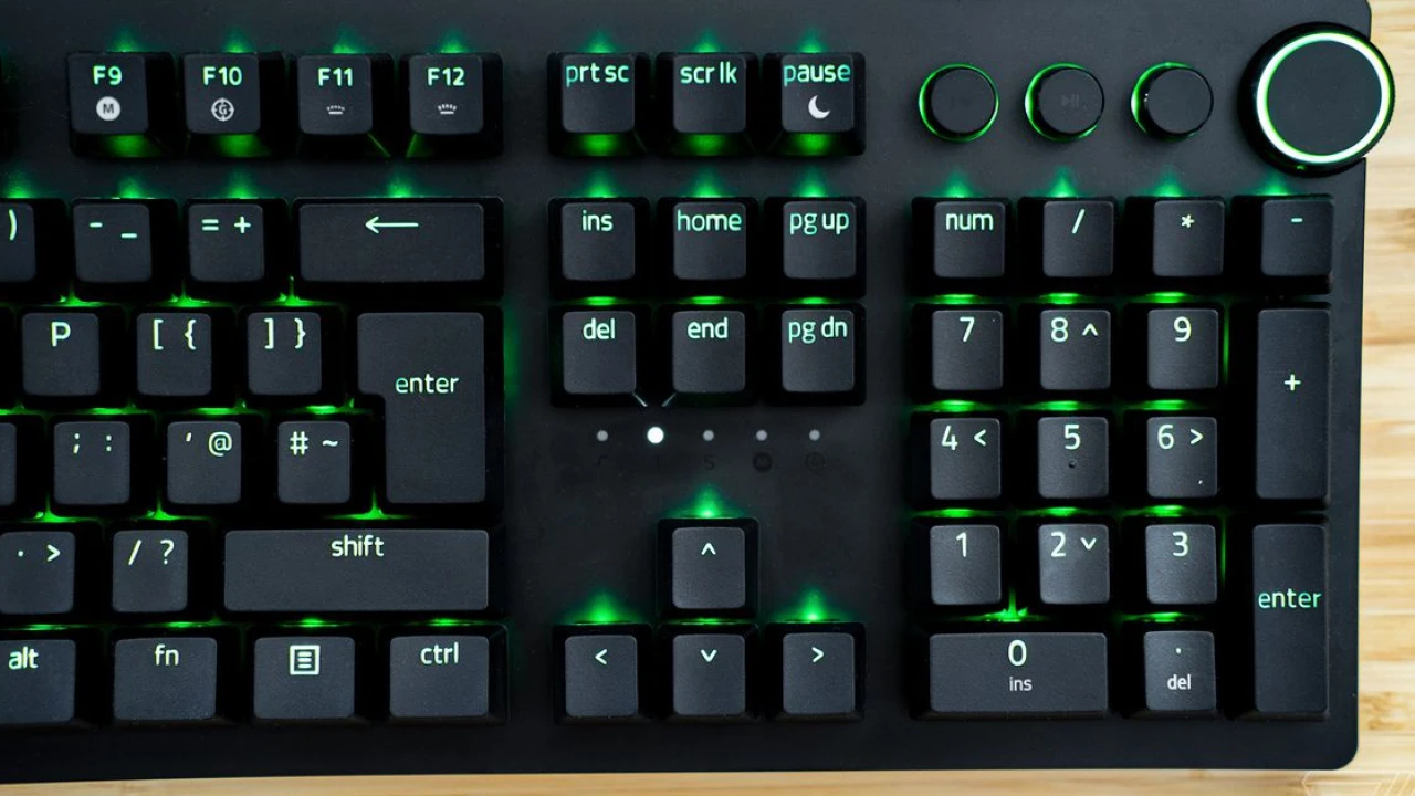 Razer’s lightning-quick Huntsman V2 keyboard is down to its lowest price to date