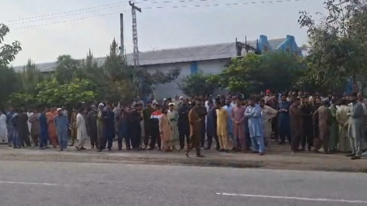 Workers of Walton Tobacco Company appeal AJK CJ to take notice of factory’s closure