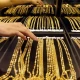 Gold price drops by Rs800 per tola
